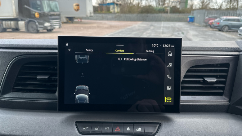 Renault Master Mwb Diesel Fwd MM35 Blue dCi 130 Advance Medium Roof Van